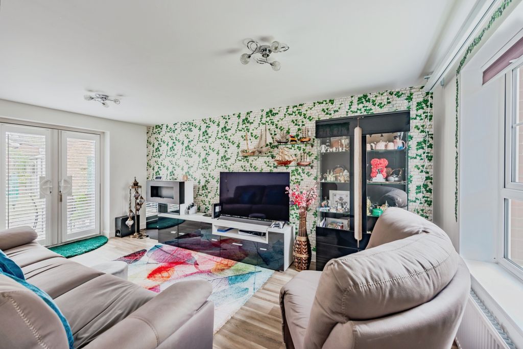 Property photo 2 of 20