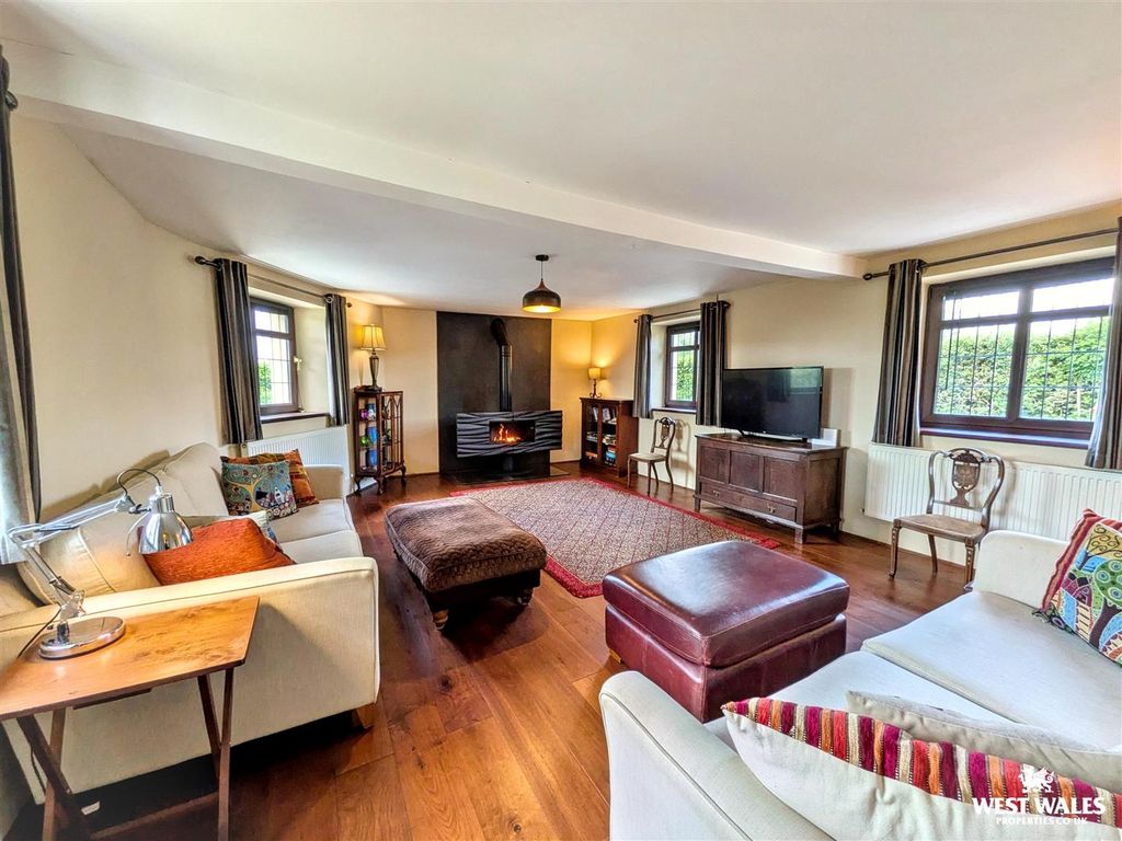 Property photo 3 of 27 7511.Jpg