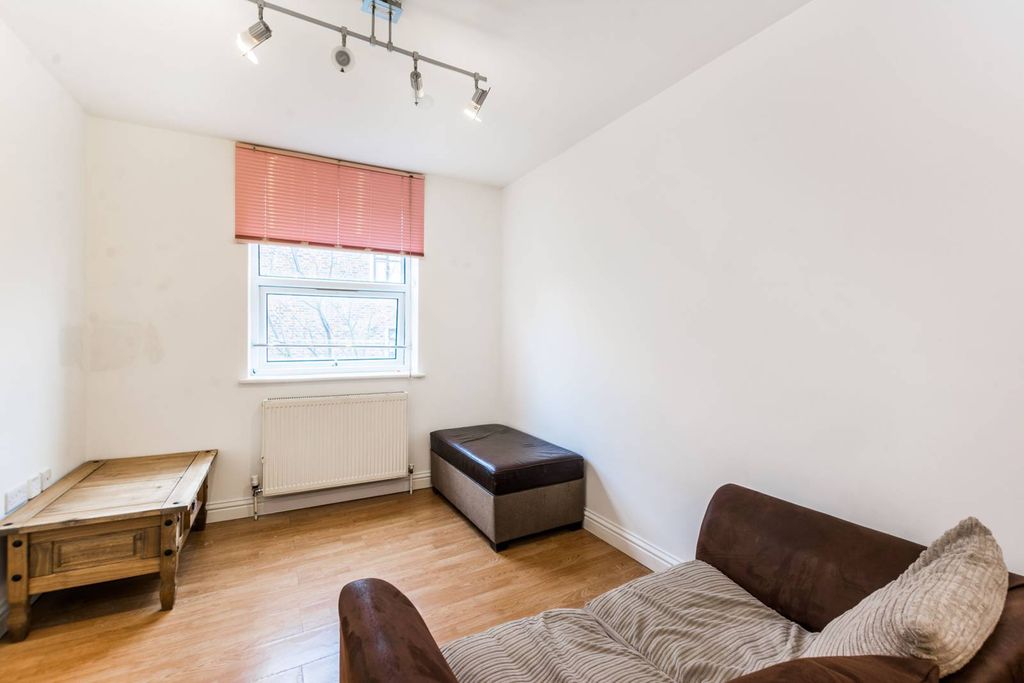 Property photo 2 of 6