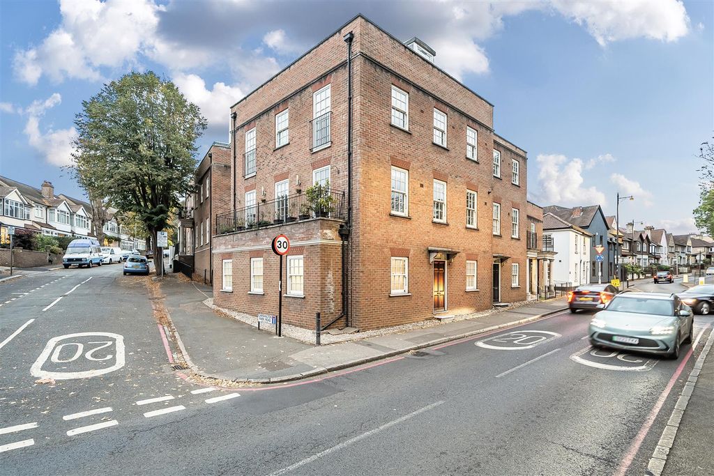 Property photo 1 of 18 1369956-4-68F1321A55570-Arw .Jpg