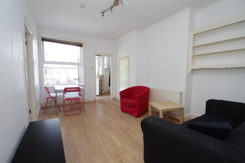 Property photo 2 of 6