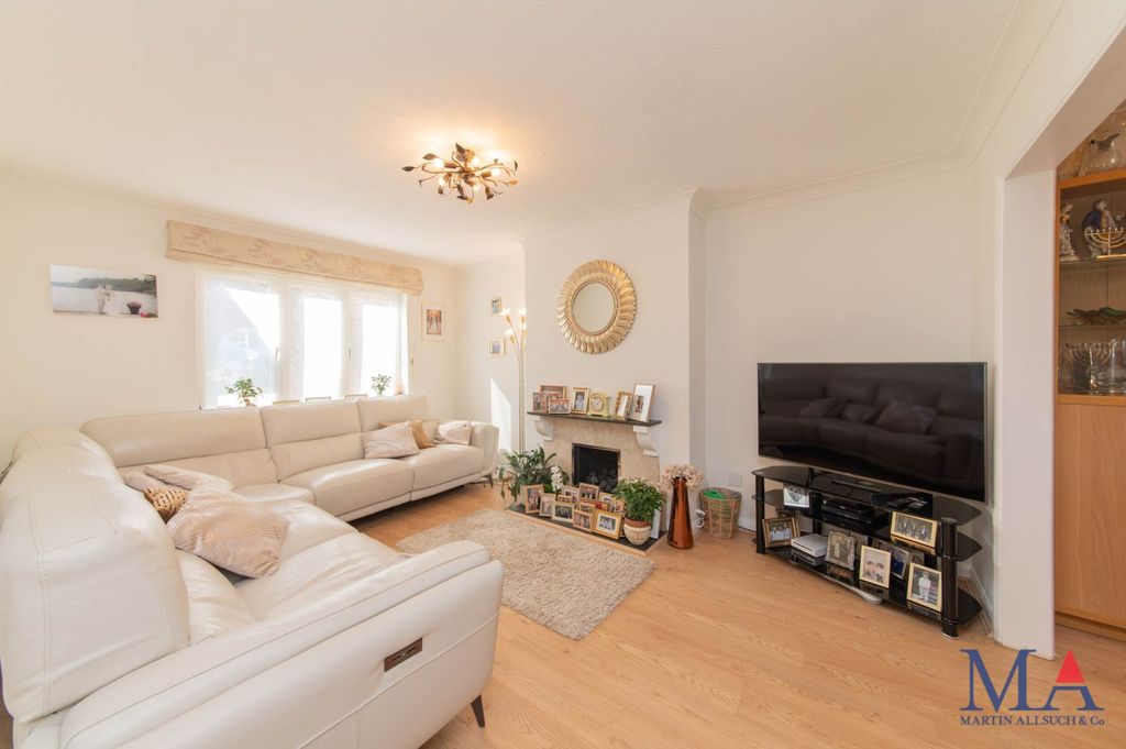 Property photo 2 of 34