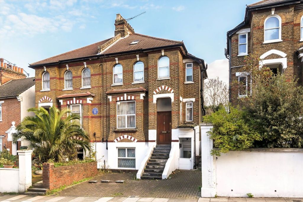 Property photo 1 of 2