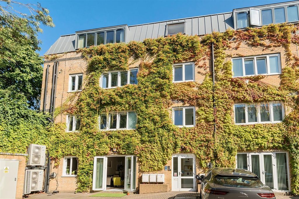 Property photo 1 of 10 Maygrove Inta External.Jpg