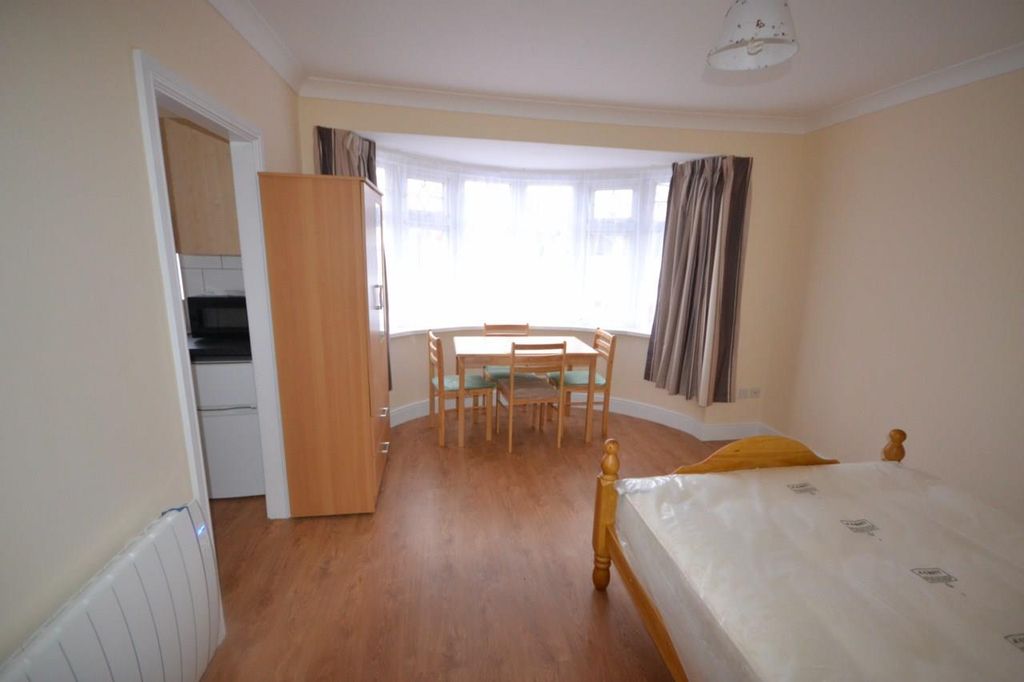 Property photo 1 of 3