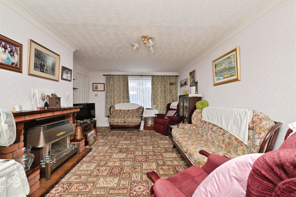 Property photo 3 of 17