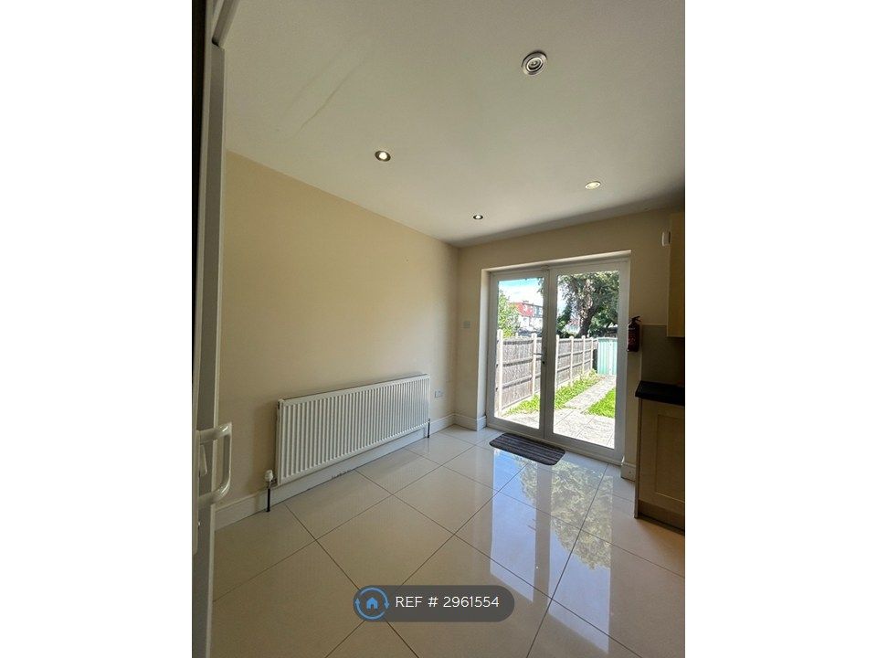 Property photo 3 of 15 Dining