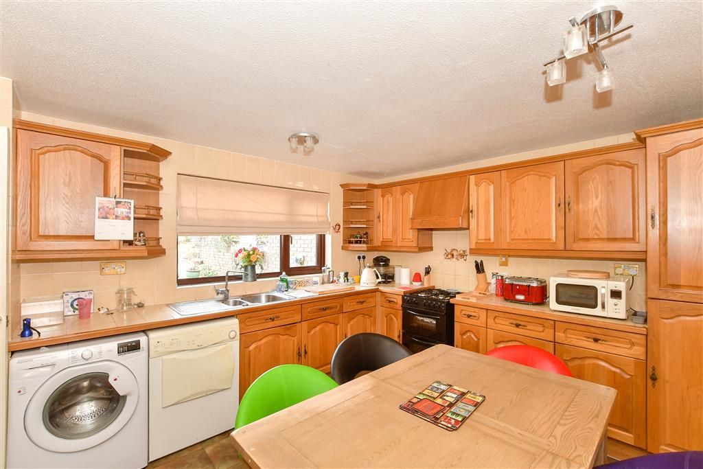Property photo 3 of 12 Kitchen