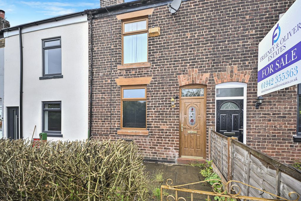 Property photo 1 of 16 376 Leigh Road, Westhoughton, Bolton, Lancashire, Bl5 2Jy