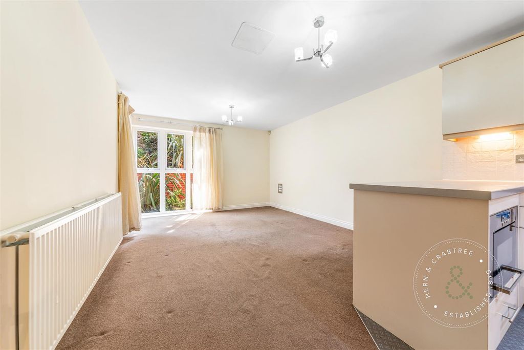 Property photo 2 of 16 Clive-Hall-Court-06.Jpg