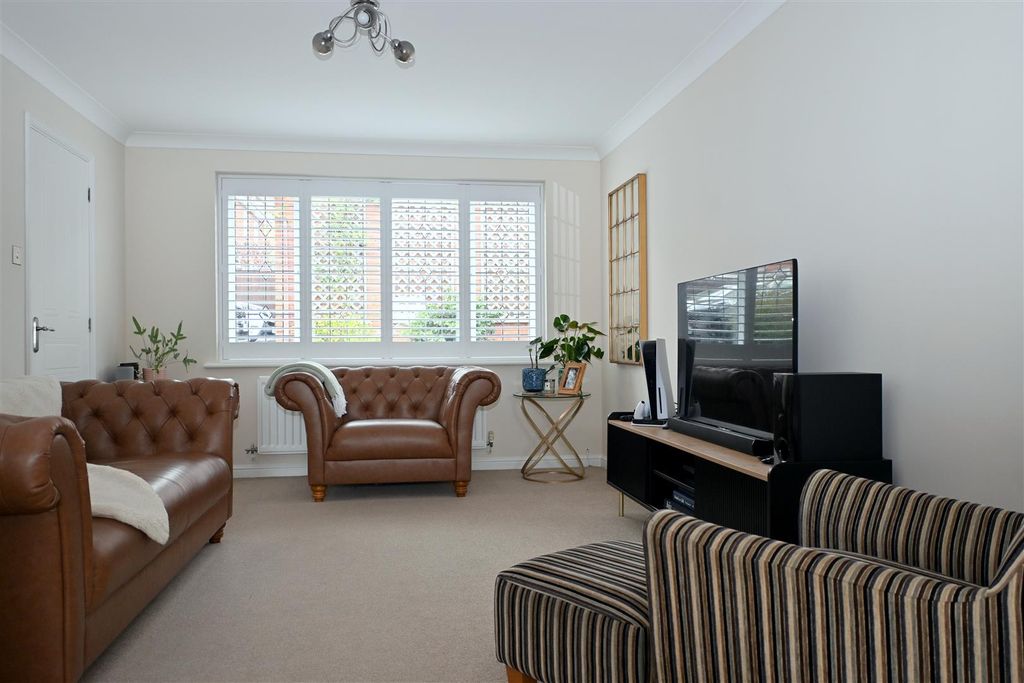 Property photo 2 of 14 Sitting Room