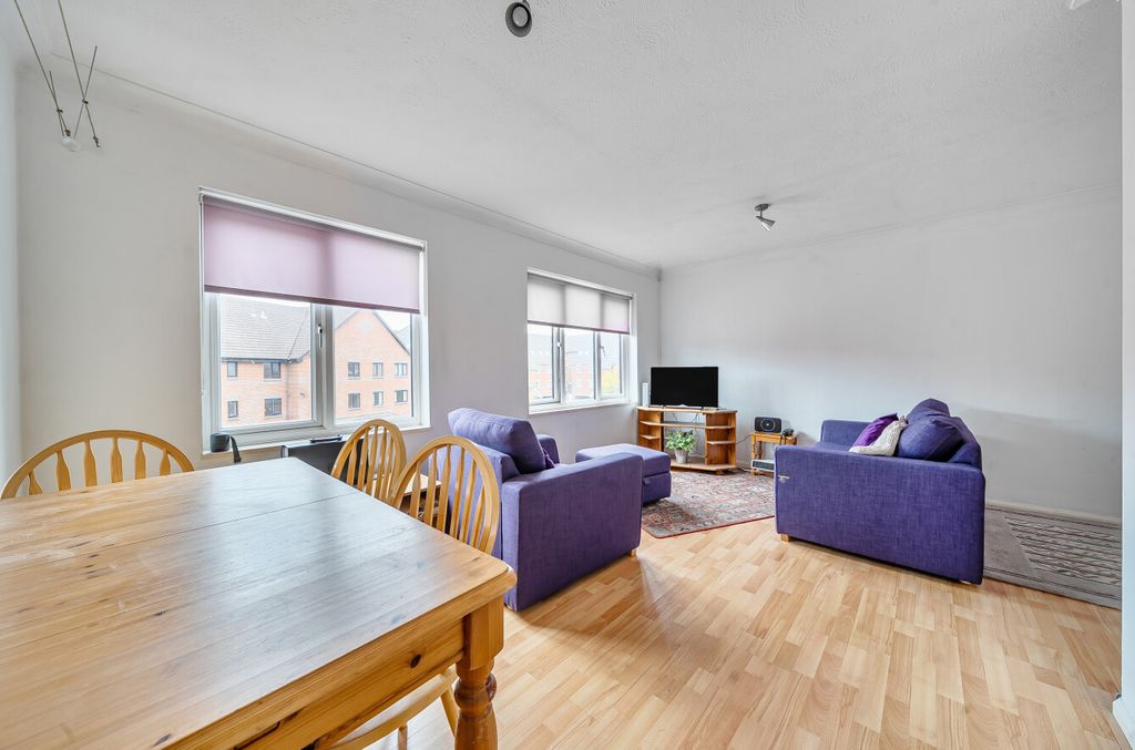 Property photo 2 of 13 1365128-4-68Ed1d6...