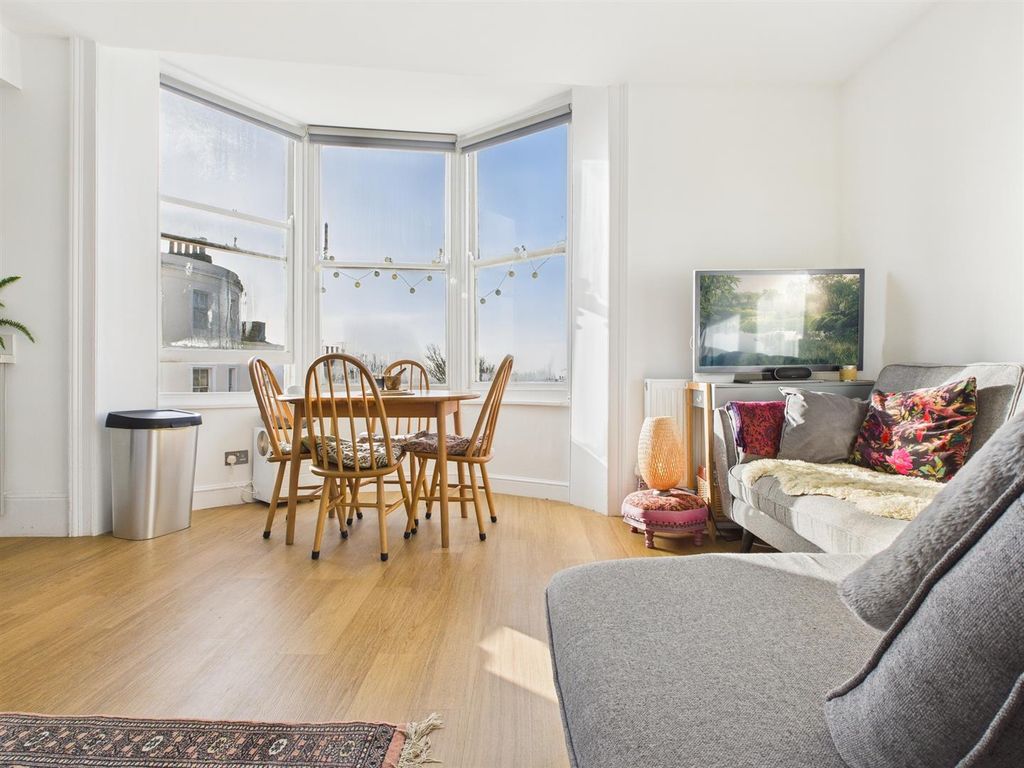 Property photo 1 of 9 Cam04311G0-Pr0101-Still005.Jpg