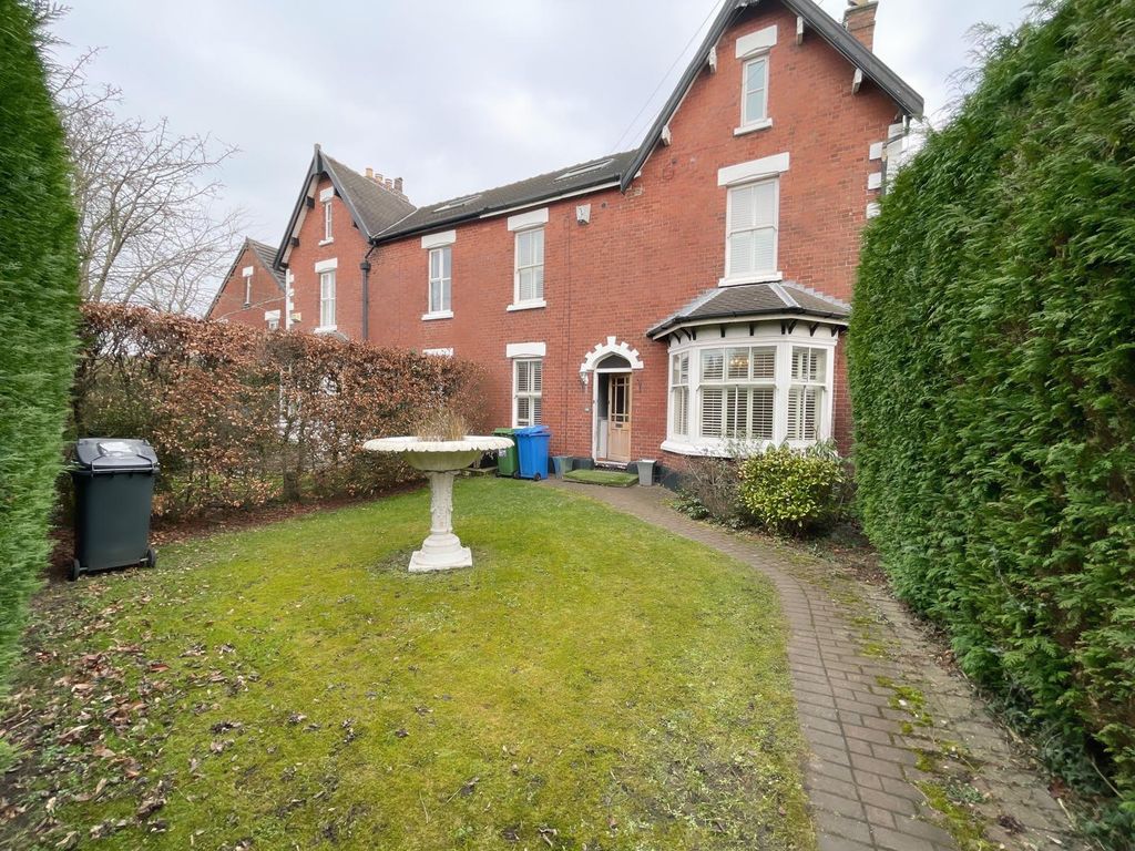 Property photo 1 of 32
