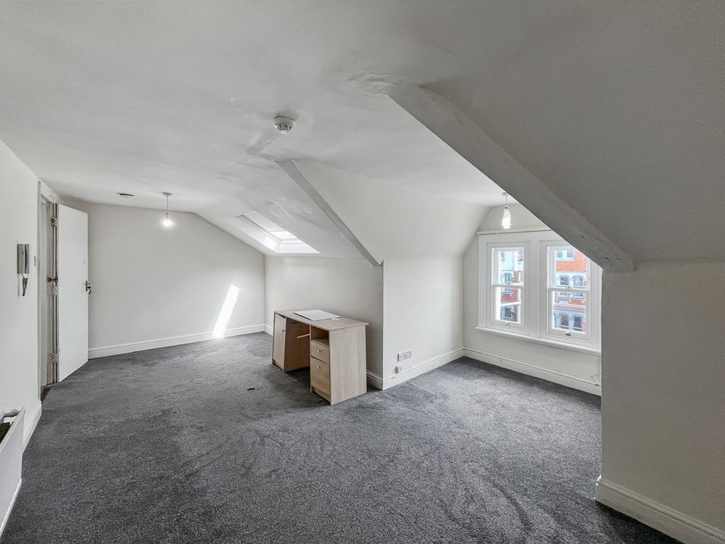 Property photo 2 of 41 98 Ritherdon Road, Tooting, London Sw17 8Qq
