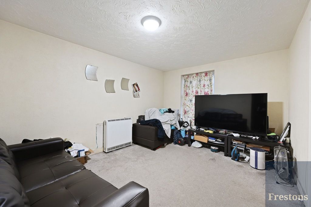 Property photo 2 of 8