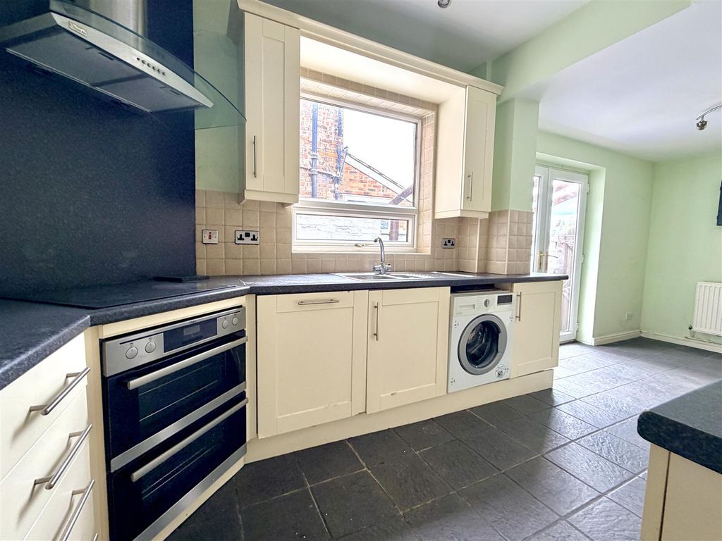 Property photo 3 of 24 Breakfast Kitchen