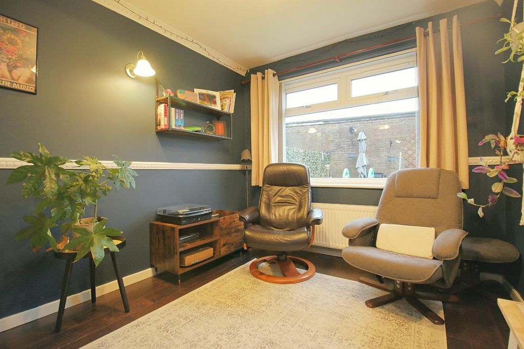 Property photo 3 of 25 Sitting Room