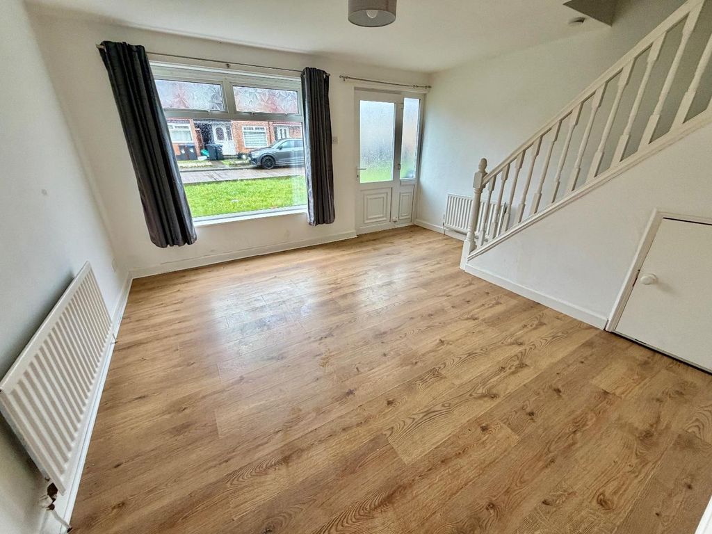 Property photo 2 of 11 Lounge