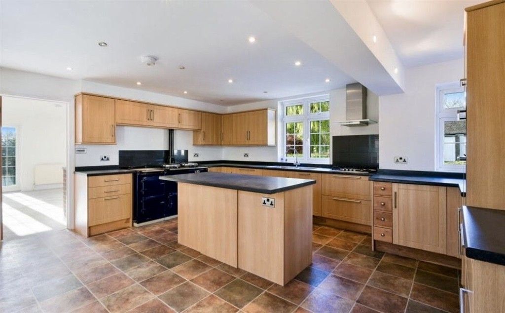 Property photo 1 of 12 Kitchen
