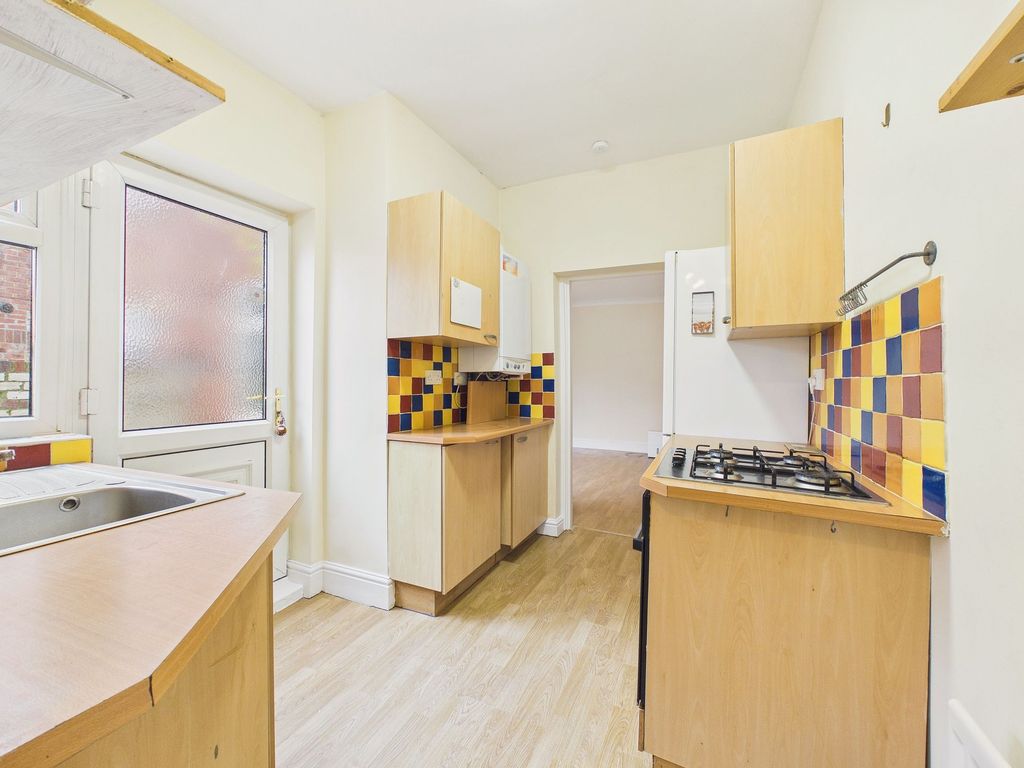 Property photo 3 of 11 Kitchen