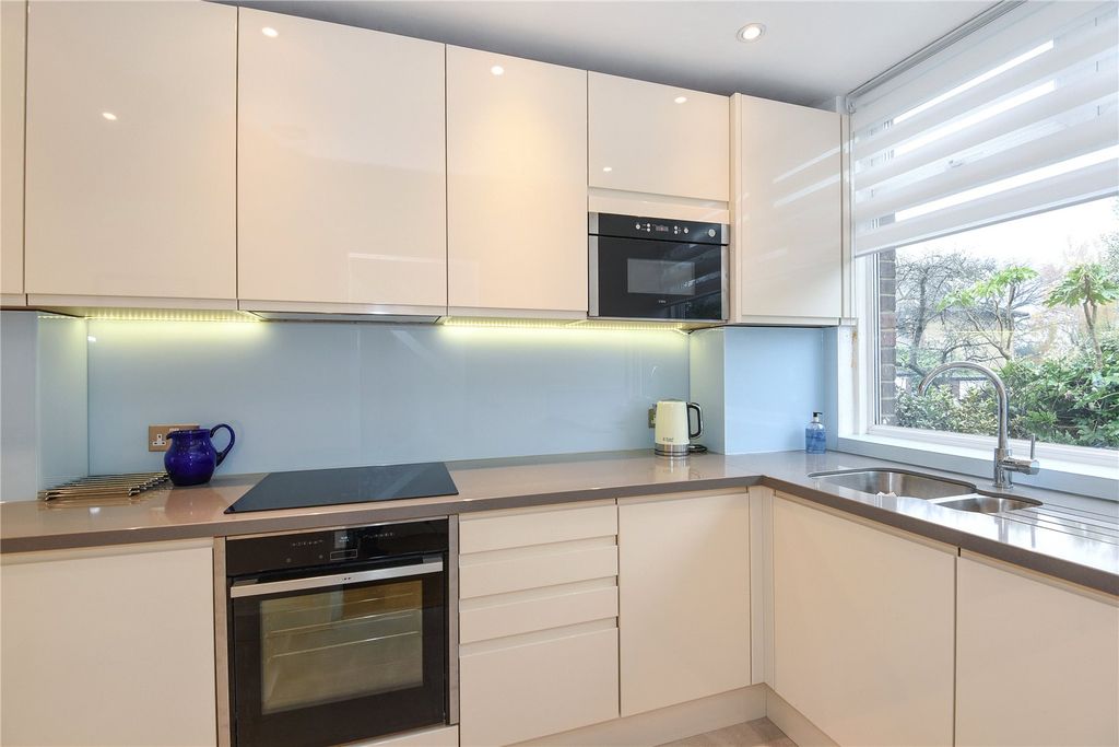 Property photo 2 of 11 Kitchen