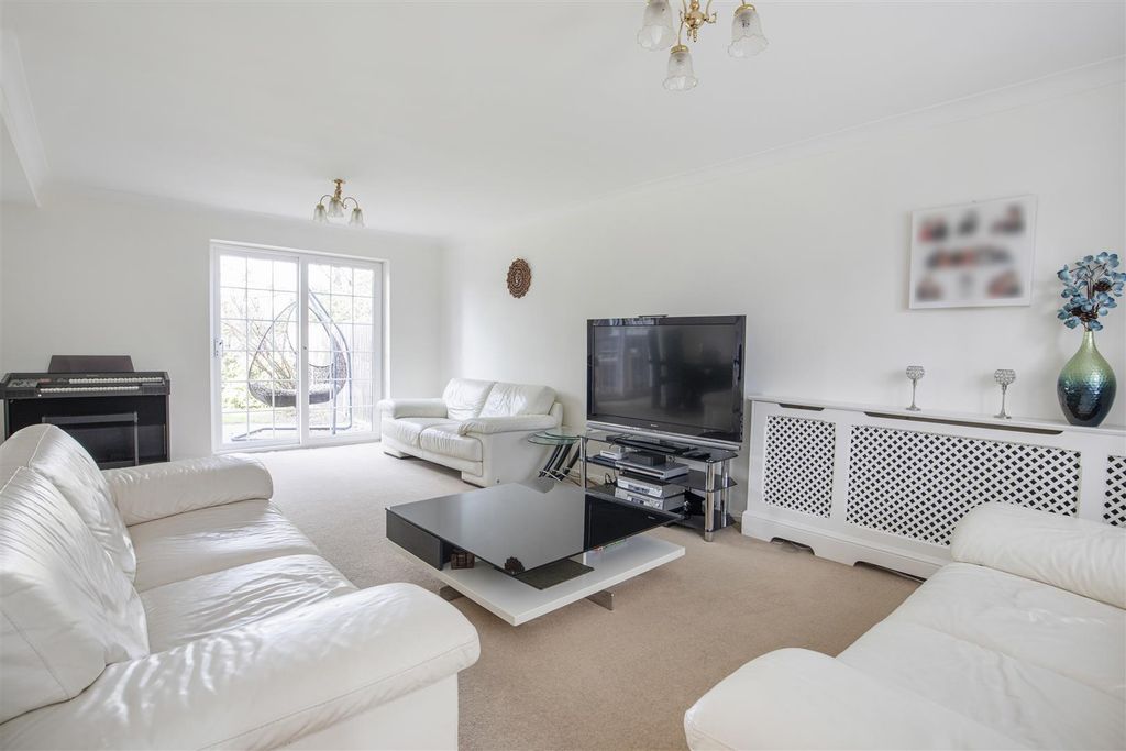 Property photo 3 of 18 0204202611_Sbsm _11 Ash Close _Ha7 3Rh_026.Jpg