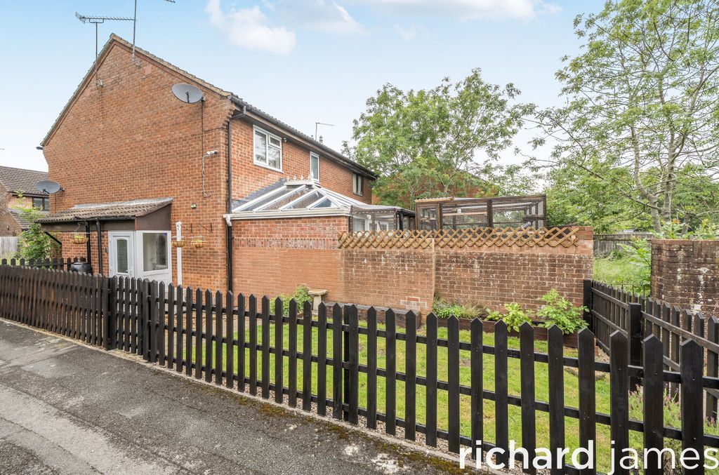 Property photo 1 of 14 c96A28bbc6F6401F88Aa96Db2d4F3882