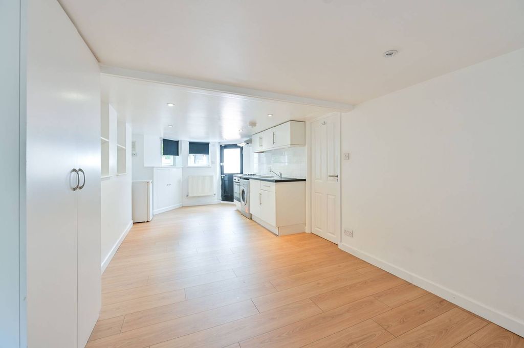 Property photo 3 of 7