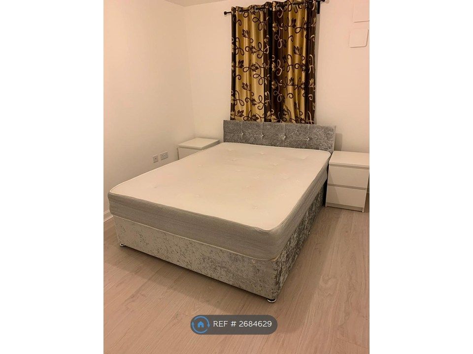 Property photo 2 of 19 Master Bedroom