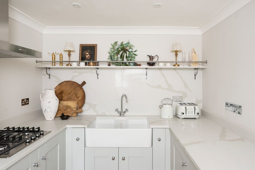 Property photo 1 of 11 Kitchen