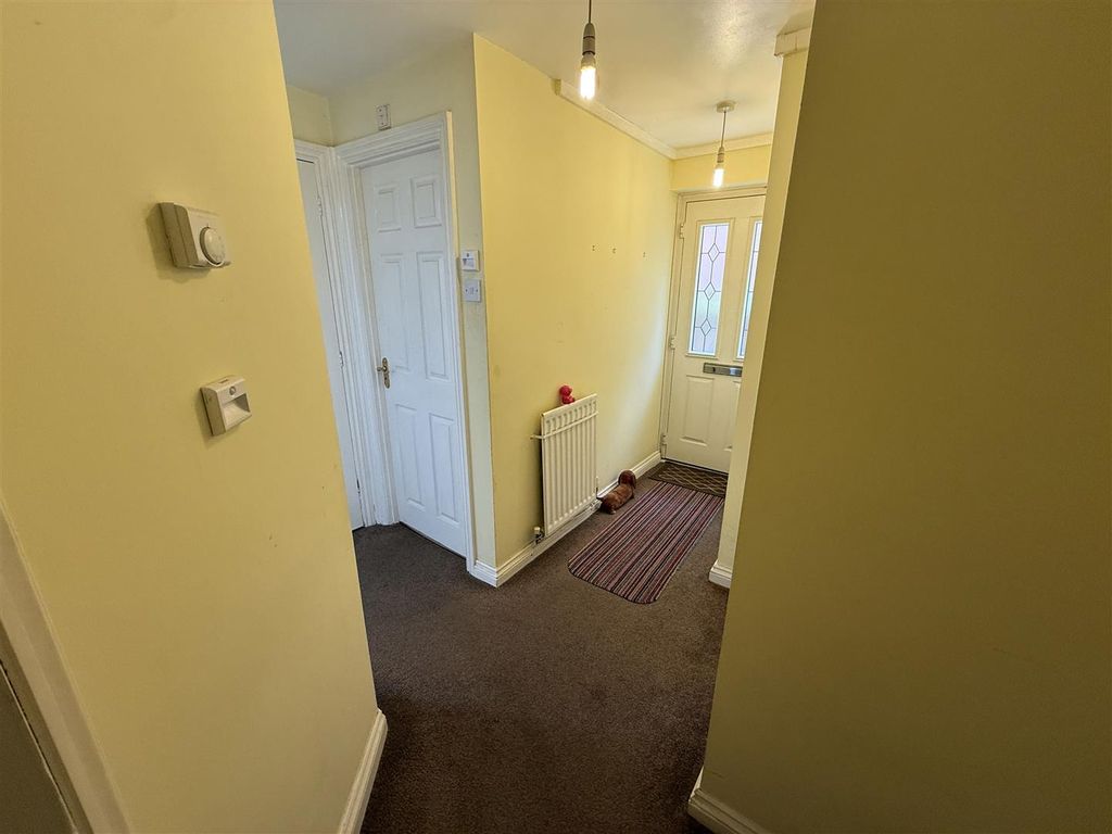Property photo 3 of 9 Hall.Jpg