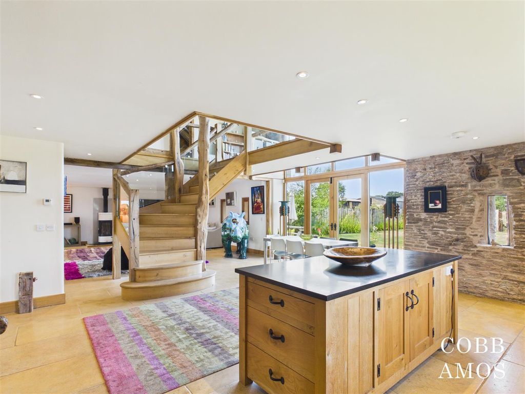 Property photo 2 of 40 Cam03722G0-Pr0130-Still023.Jpg