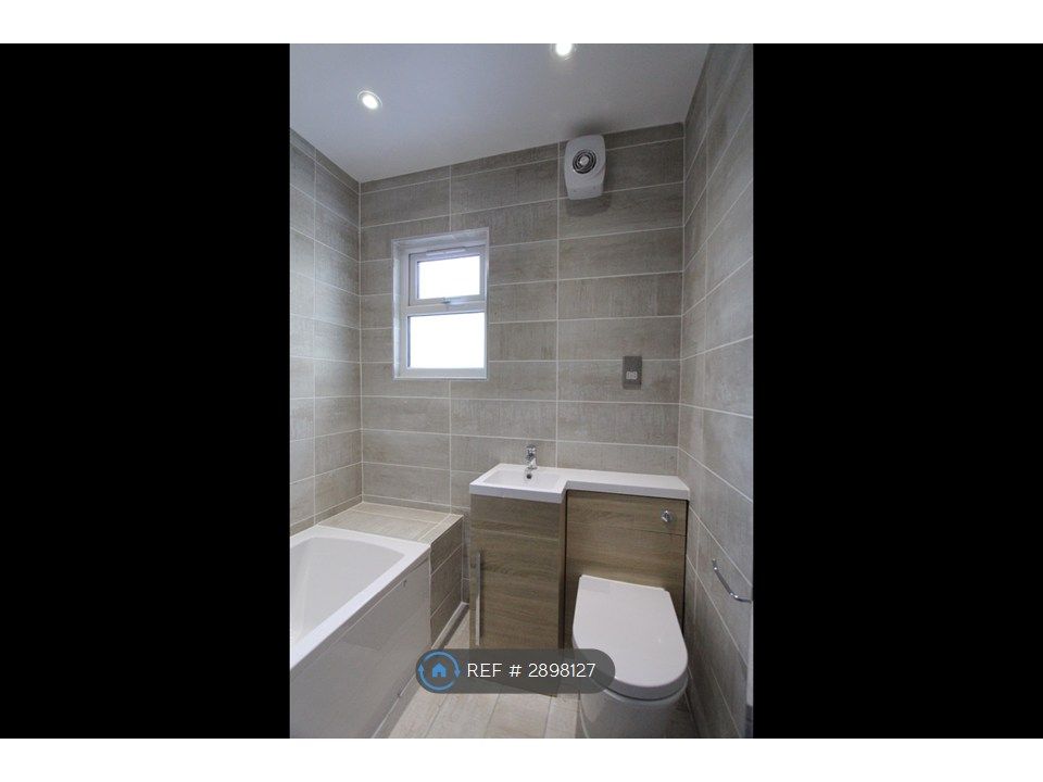 Property photo 2 of 17 Main Bathroom