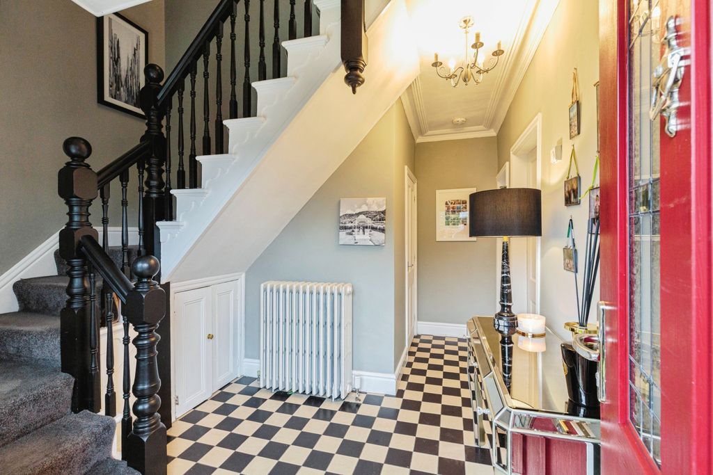 Property photo 2 of 30 Entrance Hallway