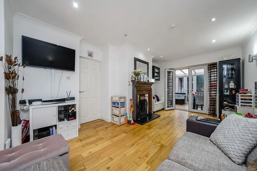 Property photo 1 of 17 Photo 13