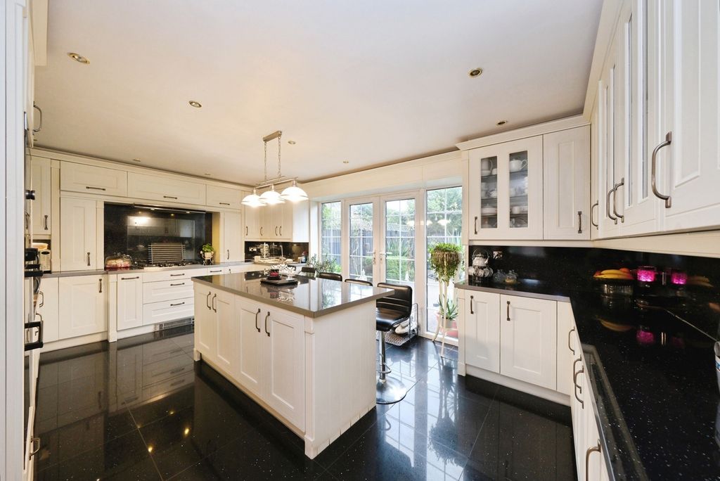 Property photo 3 of 26 Pbox-Img.Jpg