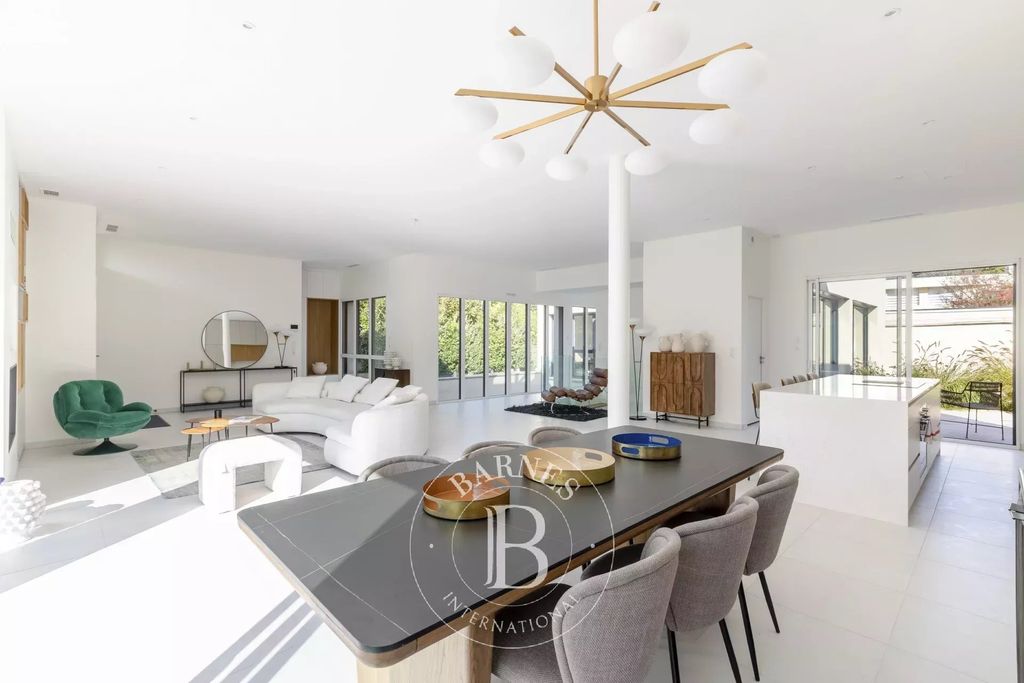 Property photo 3 of 23