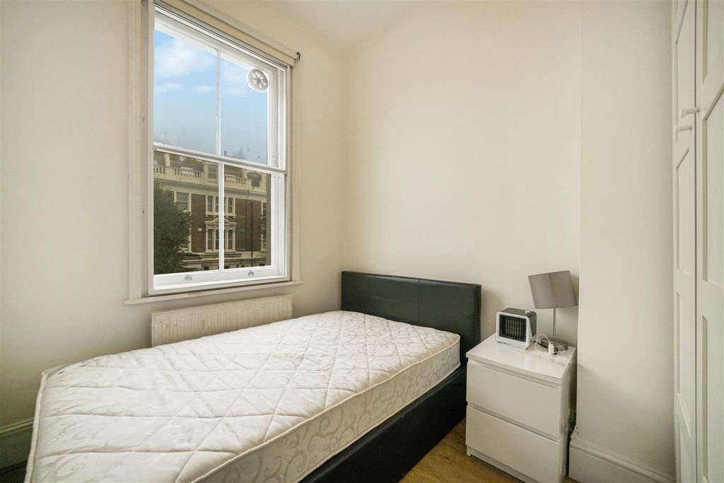 Property photo 2 of 10 Flat 3, 40 Elsham Road - Mqjla7W2Xbxr7i07Xuvv.Jpg
