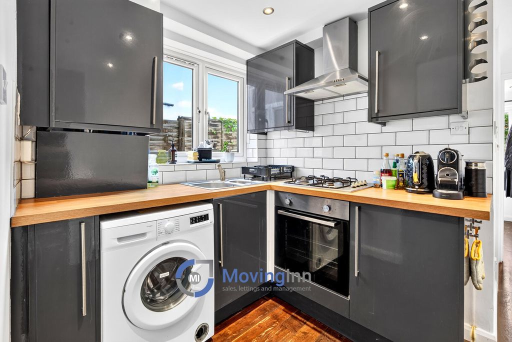 Property photo 3 of 19 Kitchen