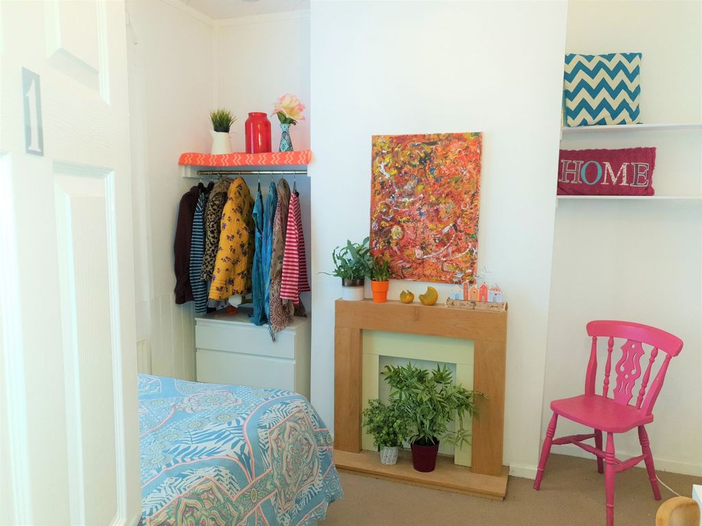 Property photo 1 of 6 Photo 2