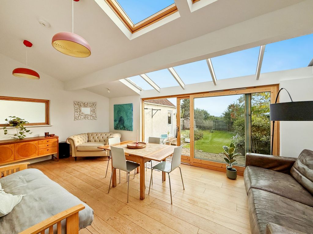 Property photo 2 of 31