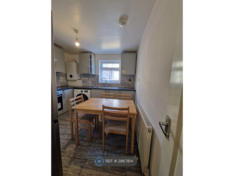 Property photo 2 of 19 Kitchen