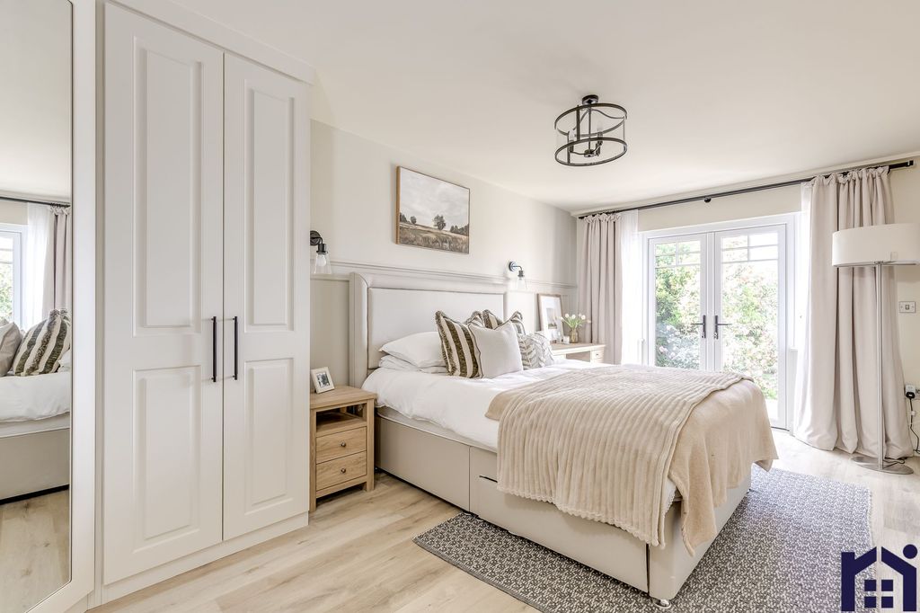 Property photo 3 of 37 Principal Bedroom