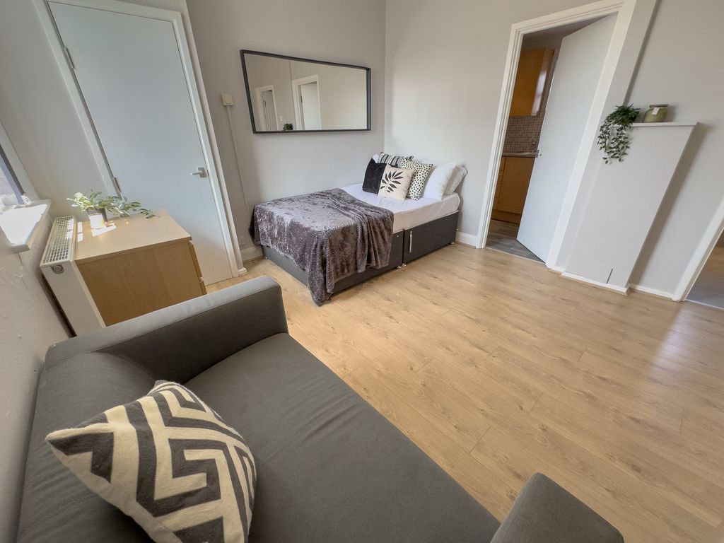 Property photo 1 of 5 4