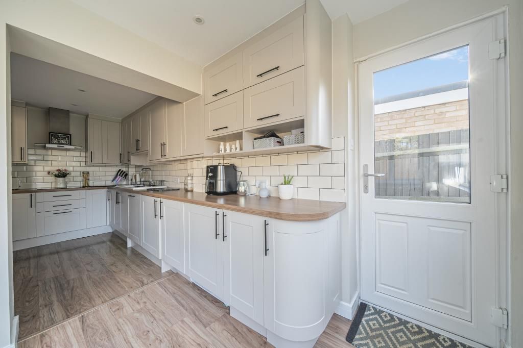 Property photo 3 of 21 Kitchen