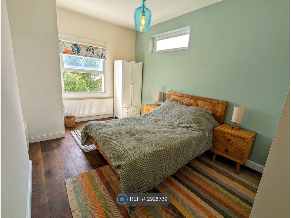 Property photo 3 of 19 Bedroom On Offer