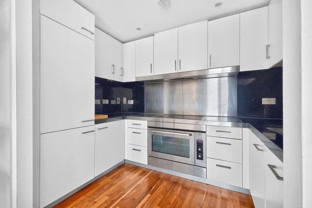 Property photo 3 of 16 Kitchen
