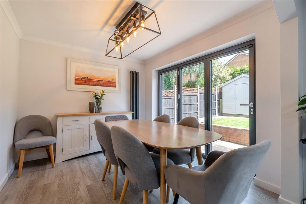 Property photo 3 of 38 8697151-Interior07.Jpg