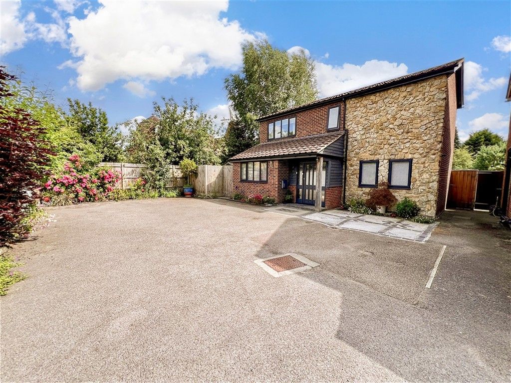 Property photo 1 of 17 External